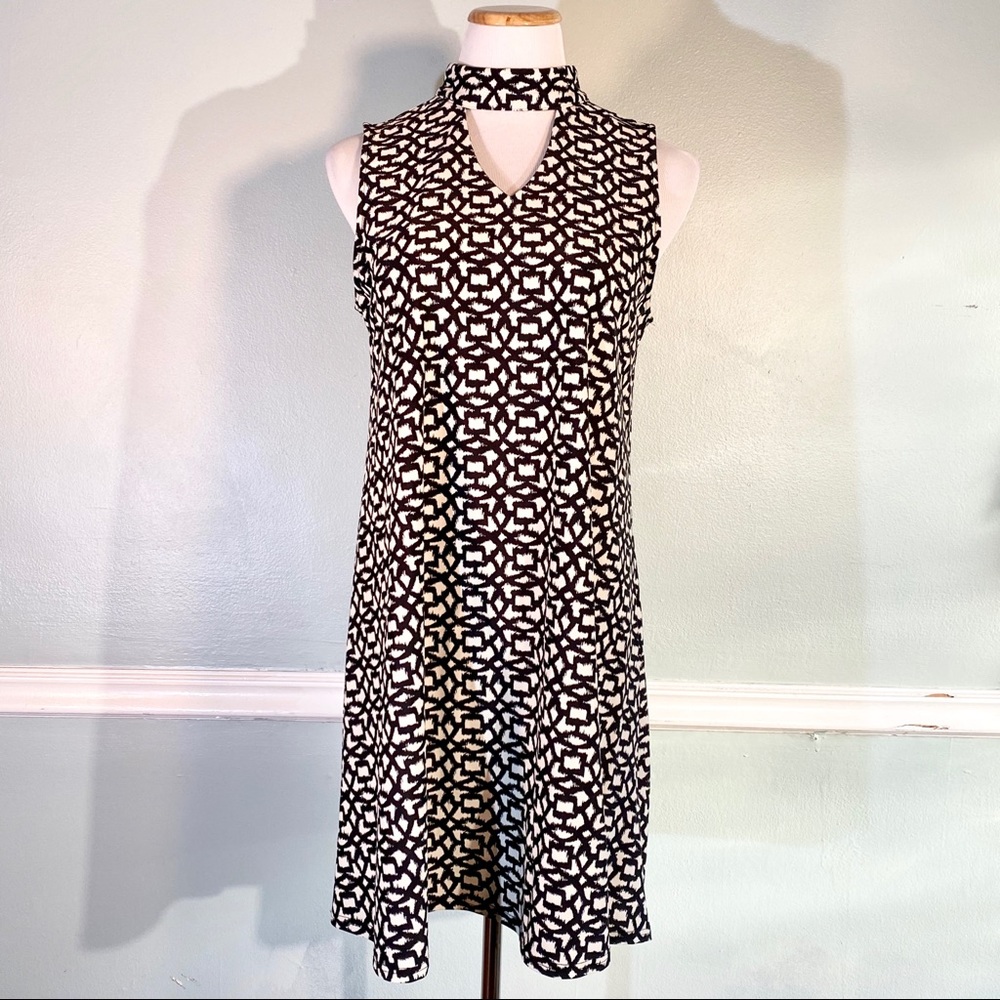 Black and White Shift Dress 🙃